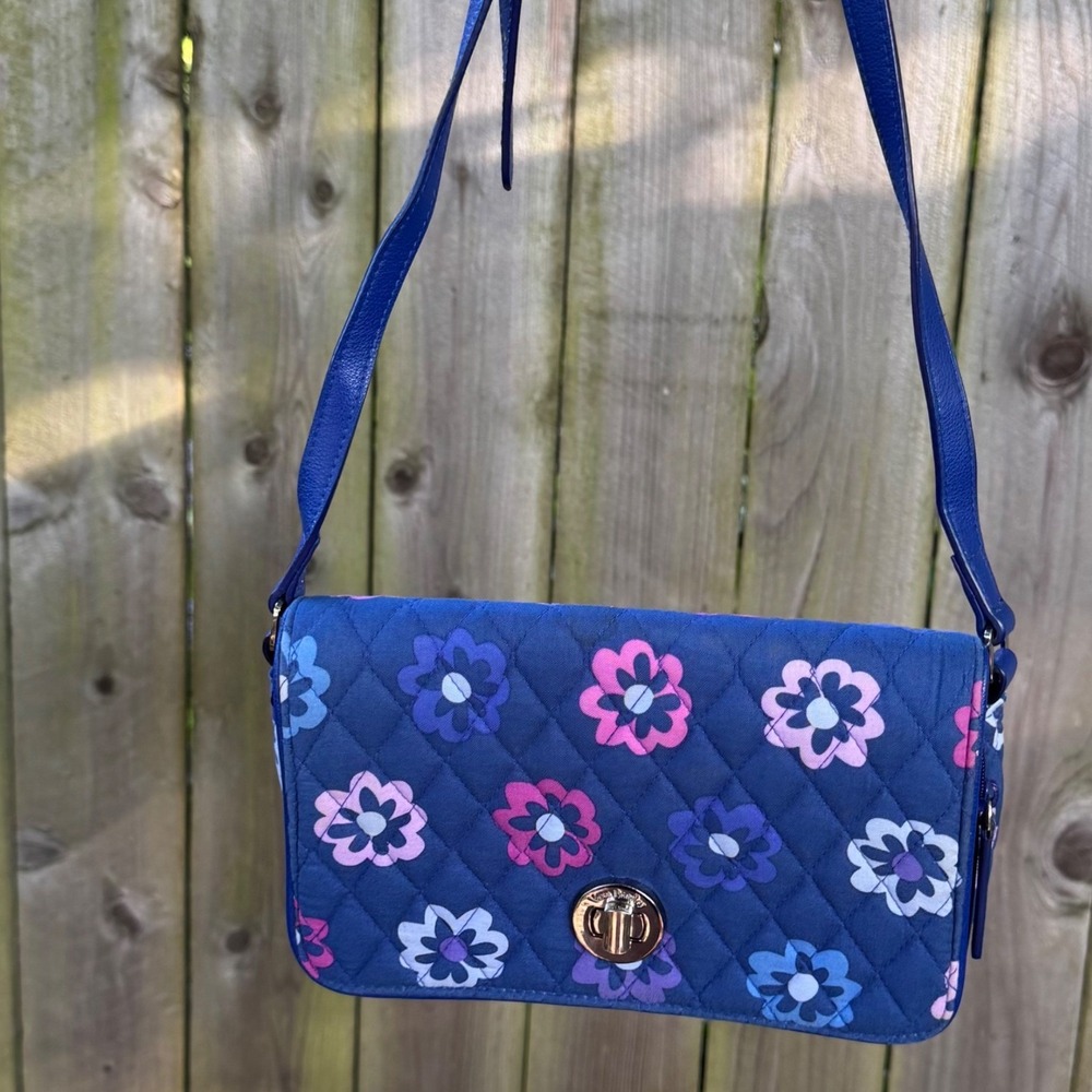 Vera Bradley Blue Floral Crossbody Cluch Wristlet Ellie Flowers Bag Turn Lock